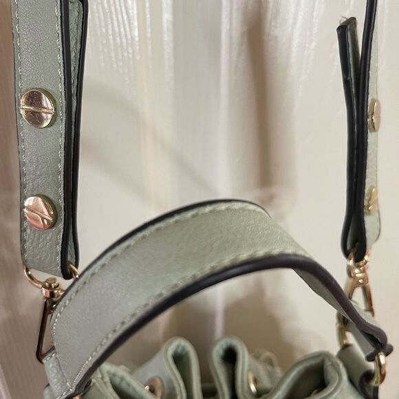 Expression NYC drawstring mint green crossbody bag - Picture 3 of 12